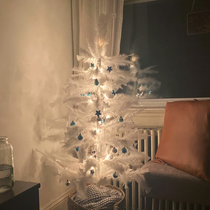 A feathery Christmas tree in the basket 