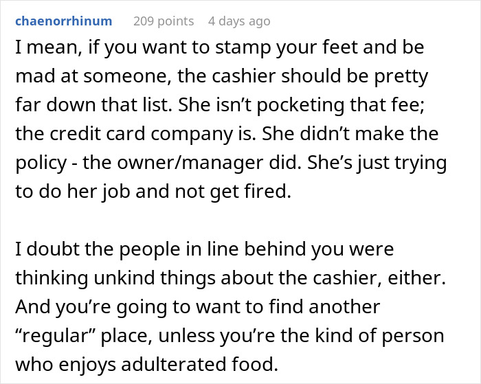 “It’s Cheaper To Pay With Cash”: Customer Makes Cashier Regret Pushing Their Policy On Them “It’s Cheaper To Pay With Cash”: Customer Makes Cashier Regret Pushing Their Policy On Them