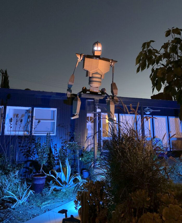 DIY Cardboard Iron Giant Roof Topper