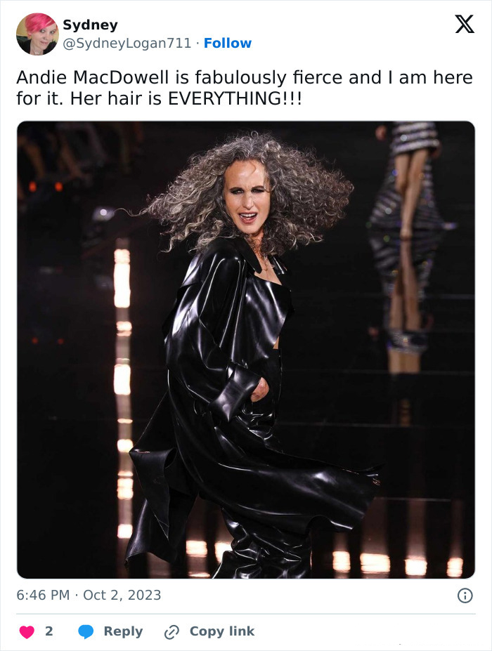 Helen Mirren And Andie MacDowell Stun At Paris Fashion Week While Flaunting Natural Hair Helen Mirren And Andie MacDowell Stun At Paris Fashion Week While Flaunting Natural Hair