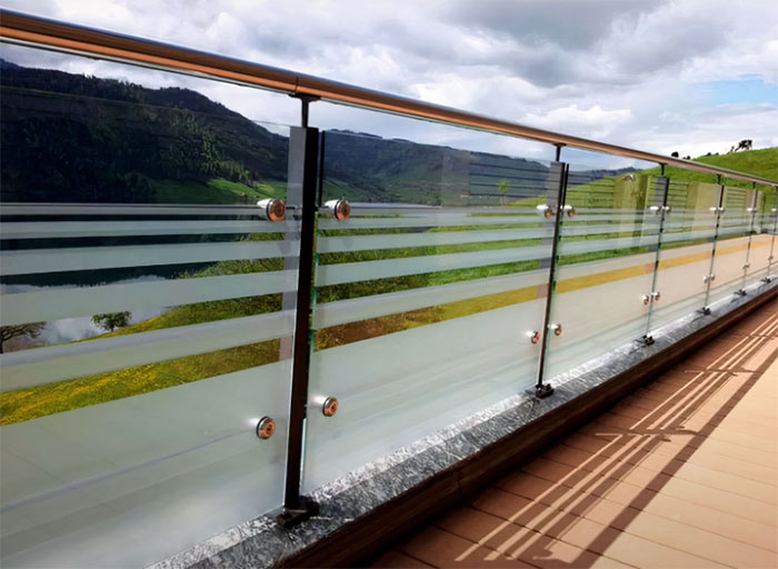 Glass deck railing with etched designs and metal fixtures, enhancing outdoor space with modern deck railing ideas. Glass deck railing with etched designs and metal fixtures, enhancing outdoor space with modern deck railing ideas.