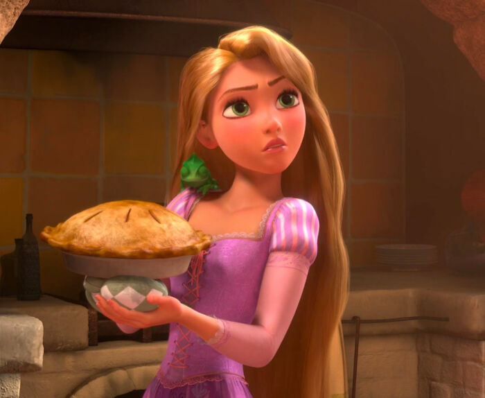 Rapunzel holding pie from Tangled