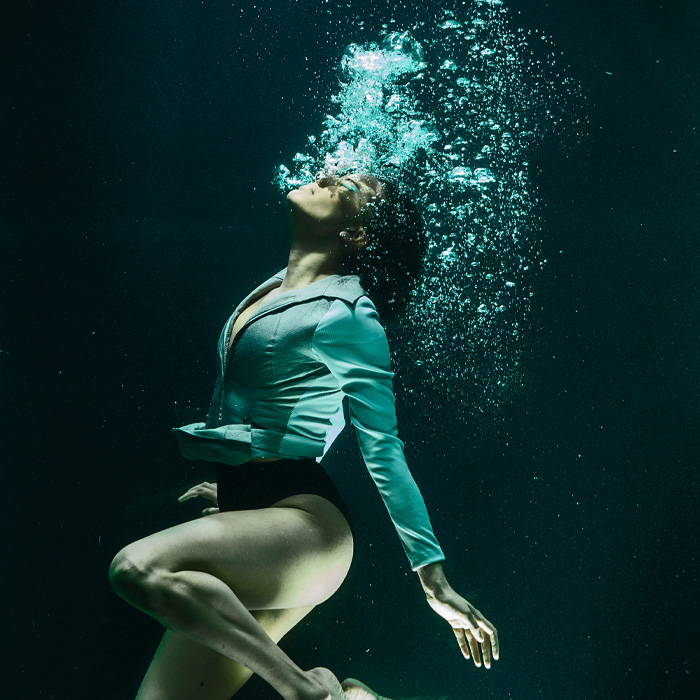 Woman in swimming suite underwater 