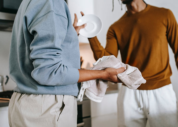 Guy Calls Out Vegan Sister For “Forcing An Entire Family To Adopt Her Choices”, Internet Is Split Guy Calls Out Vegan Sister For “Forcing An Entire Family To Adopt Her Choices”, Internet Is Split