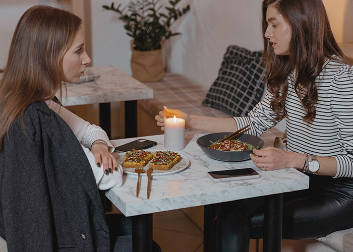 Guy Calls Out Vegan Sister For “Forcing An Entire Family To Adopt Her Choices”, Internet Is Split Guy Calls Out Vegan Sister For “Forcing An Entire Family To Adopt Her Choices”, Internet Is Split