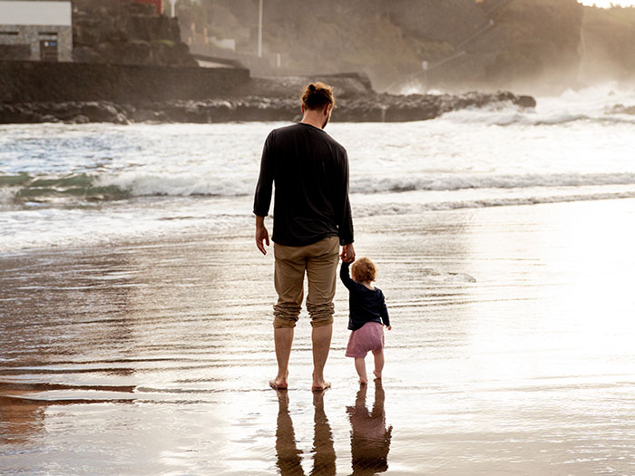 30 Wild Stories About Dads Finding Out Their Children Aren't Theirs