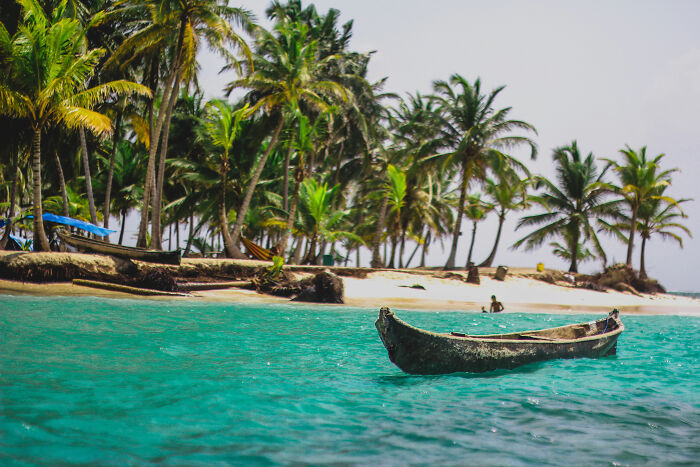Boat with people swimming in San Blas Islands, Panama