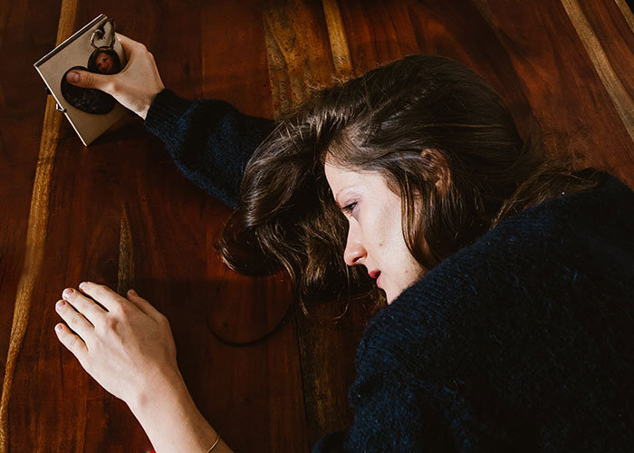 Man Breaks Up With GF After His Suspicions Of Her Copying His Dead Wife Can't Be Denied Anymore Man Breaks Up With GF After His Suspicions Of Her Copying His Dead Wife Can't Be Denied Anymore