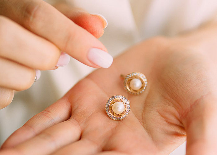 Man Breaks Up With GF After His Suspicions Of Her Copying His Dead Wife Can't Be Denied Anymore Man Breaks Up With GF After His Suspicions Of Her Copying His Dead Wife Can't Be Denied Anymore