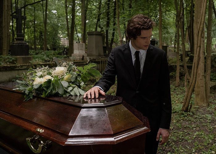 Man Breaks Up With GF After His Suspicions Of Her Copying His Dead Wife Can't Be Denied Anymore Man Breaks Up With GF After His Suspicions Of Her Copying His Dead Wife Can't Be Denied Anymore