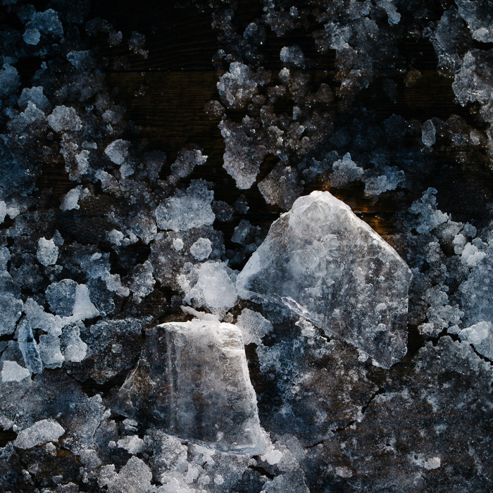 Grey and white mineras