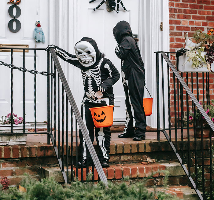 Guy Mad Over Kids From Poorer Families Trick-Or-Treating In His Neighborhood Is Told To Check His Privilege Guy Mad Over Kids From Poorer Families Trick-Or-Treating In His Neighborhood Is Told To Check His Privilege