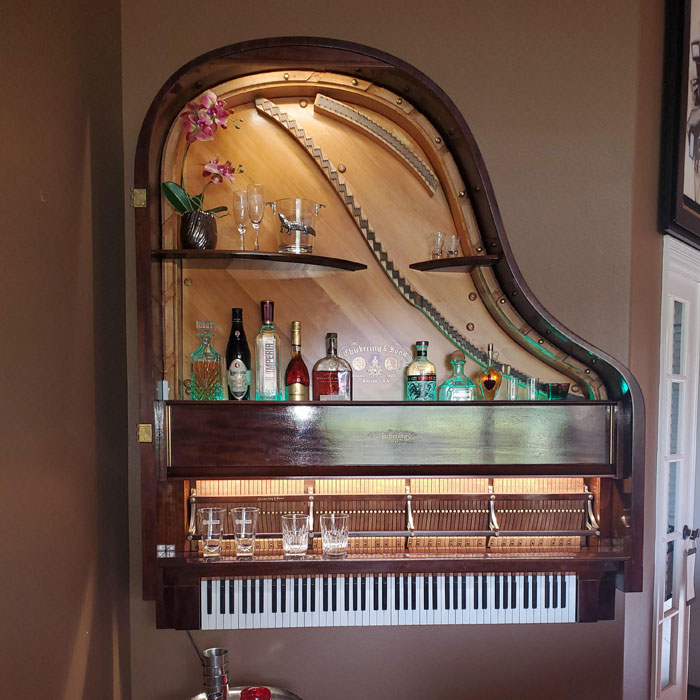 Simple minimalist piano bar 