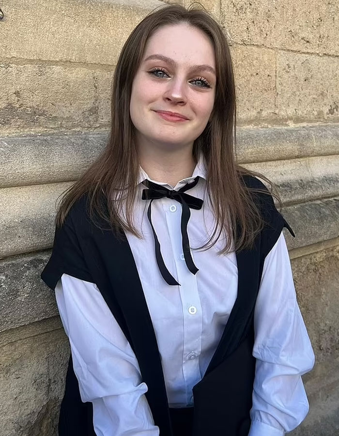 "I Just Thought, 'Please, Not Again'": Young Woman Accepted To Oxford After Being Homeless "I Just Thought, 'Please, Not Again'": Young Woman Accepted To Oxford After Being Homeless