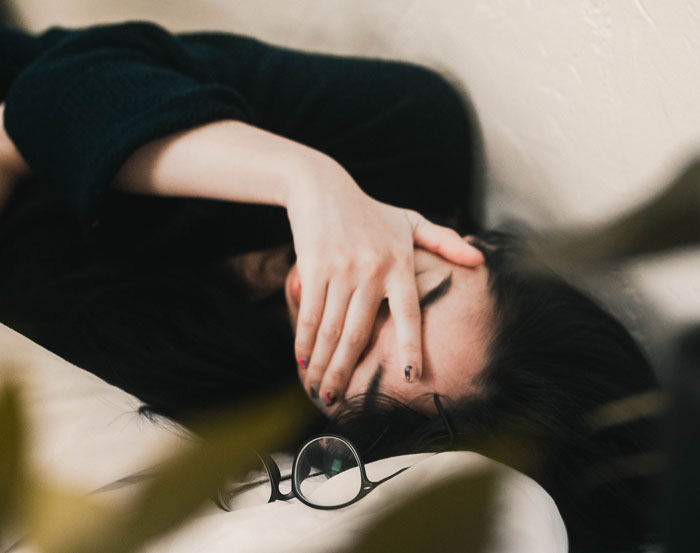 College Graduate Complains Over Exhausting Commute To Her First 9-5 Job And Goes Viral College Graduate Complains Over Exhausting Commute To Her First 9-5 Job And Goes Viral