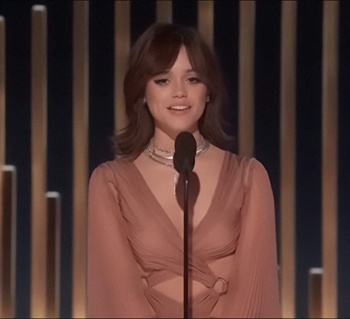 “I Feel Embarrassed Now”: People Lose It At Jenna Ortega Correctly Pronouncing Rihanna’s Name “I Feel Embarrassed Now”: People Lose It At Jenna Ortega Correctly Pronouncing Rihanna’s Name