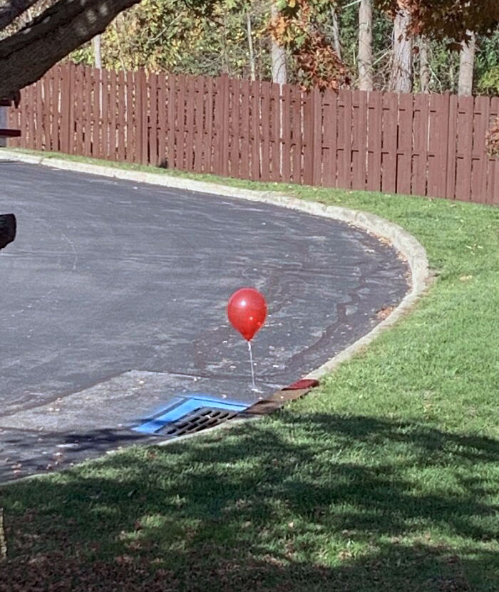 I Put Up My Pennywise Balloon Decoration, And Someone Stole It After 5 Minutes