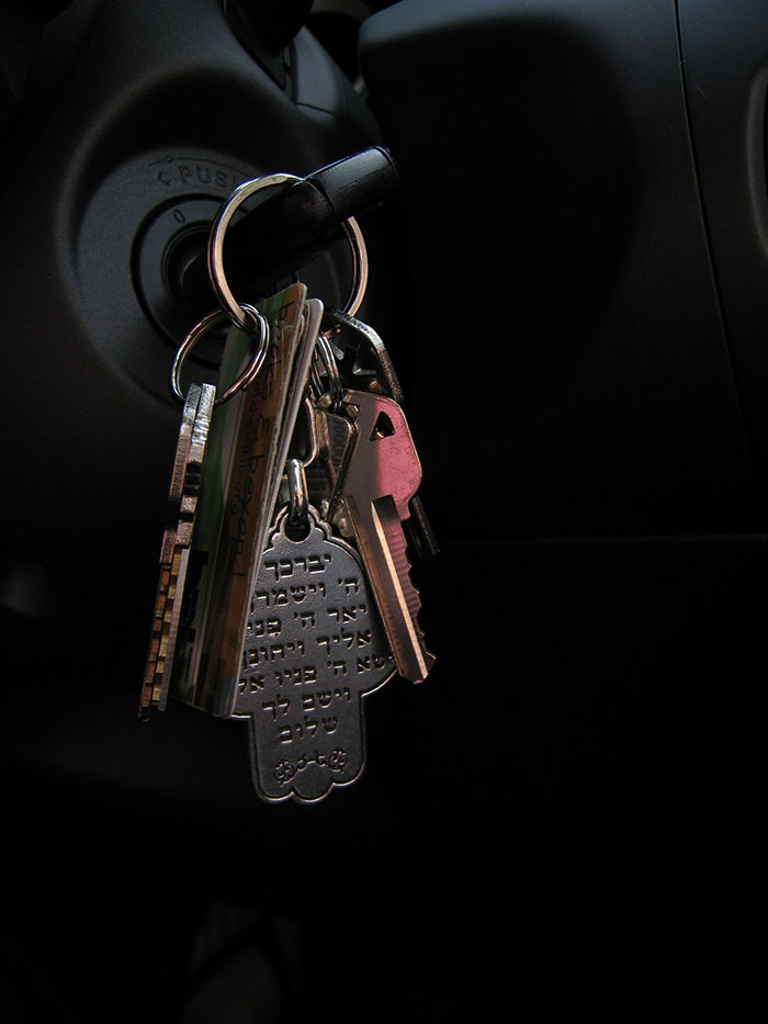 Car Dealers Think They Suckered Client For $1,000, Turn Pale When They Realize He’s Insured By Them Car Dealers Think They Suckered Client For $1,000, Turn Pale When They Realize He’s Insured By Them