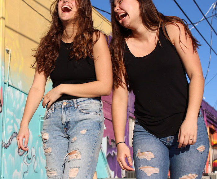 Couple's Dream Vacation Disrupted By Loud Party Girls, Husband Gets Back At Them In Creative Way Couple's Dream Vacation Disrupted By Loud Party Girls, Husband Gets Back At Them In Creative Way