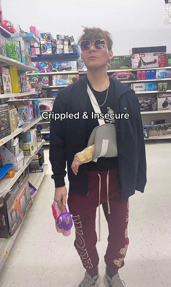 19-Year-Old Stuns People Online After Revealing Reason Why Right Arm Bigger Than His Left 19-Year-Old Stuns People Online After Revealing Reason Why Right Arm Bigger Than His Left