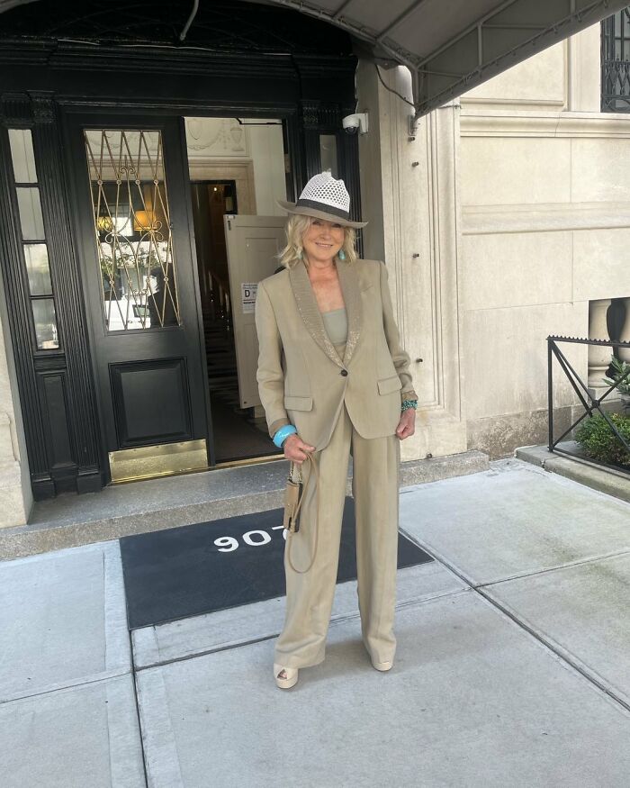 “I’ve Dressed The Same Since I Was 17”: Martha Stewart Slams ‘Age-Appropriate’ Fashion Rules “I’ve Dressed The Same Since I Was 17”: Martha Stewart Slams ‘Age-Appropriate’ Fashion Rules