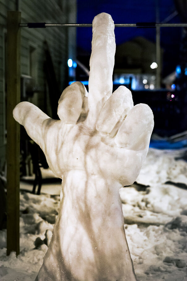 middle-finger-ice-sculpture-651c8d9d9a2ef.jpg