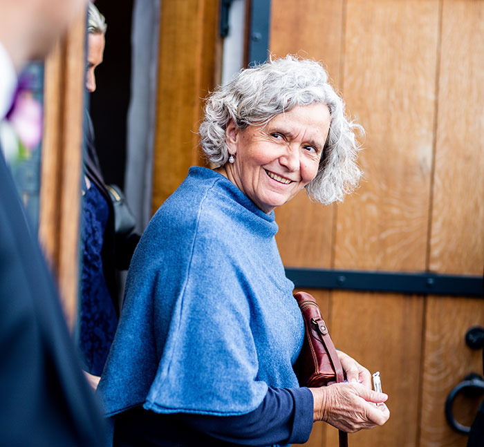 “Sorry My Genes Are Strong”: Woman Hands Divorce Papers Along With DNA Test Results “Sorry My Genes Are Strong”: Woman Hands Divorce Papers Along With DNA Test Results