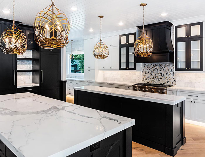 Black and white kitchen with pretty lights 