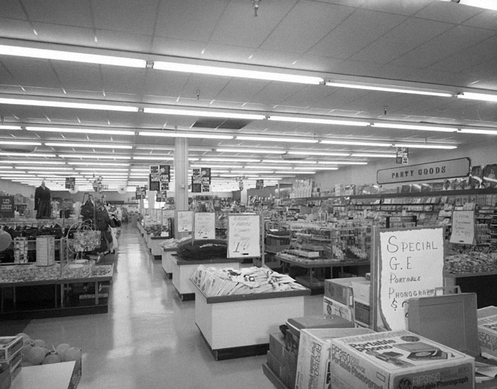 Viral Video Shows “Apocalyptic” Alabama Mall Stuck In The 1990s, Stuns Viewers Viral Video Shows “Apocalyptic” Alabama Mall Stuck In The 1990s, Stuns Viewers