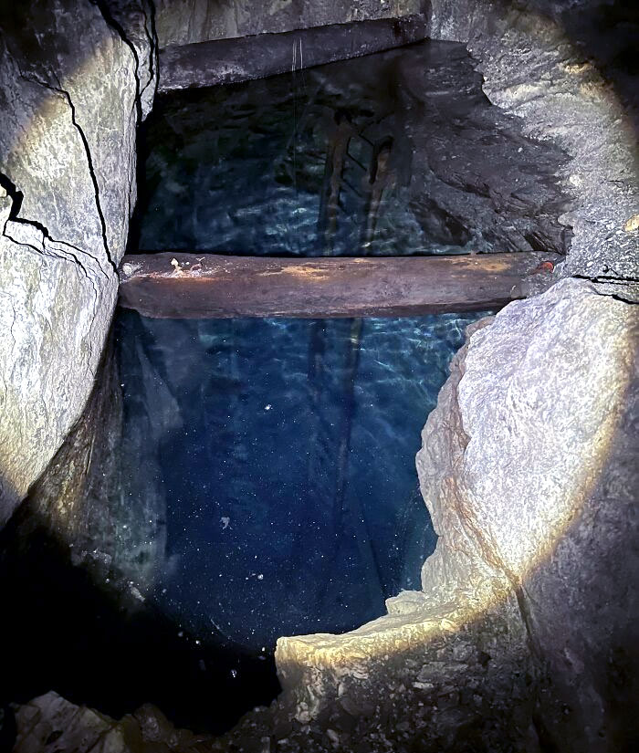 After Walking 50 M Into A Narrow, 150-Year-Old Gold Mine, This Vertical Shaft Emerges