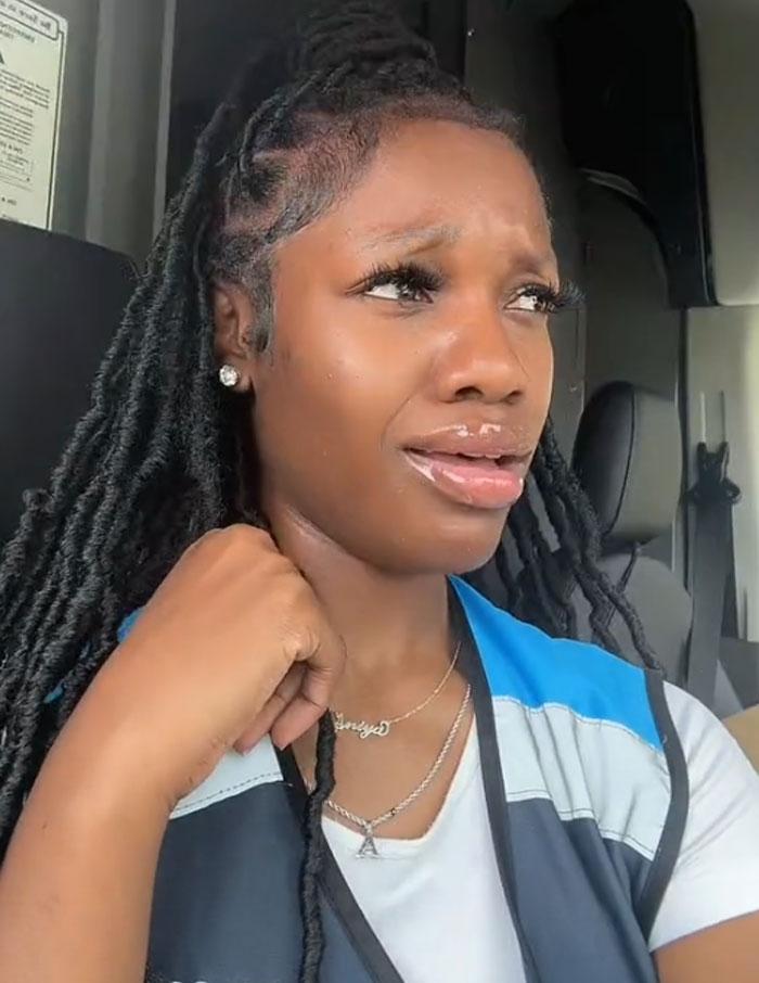 Amazon Driver Says Customers Should Put Out Snacks, People Don't Think It Should Be Expected Amazon Driver Says Customers Should Put Out Snacks, People Don't Think It Should Be Expected