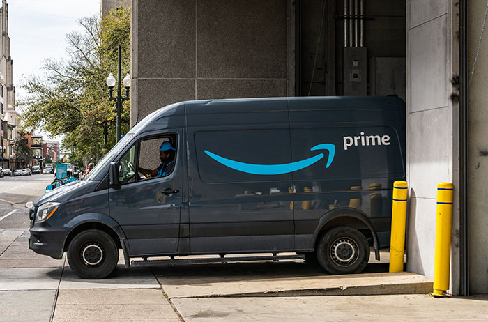 Amazon Driver Says Customers Should Put Out Snacks, People Don't Think It Should Be Expected Amazon Driver Says Customers Should Put Out Snacks, People Don't Think It Should Be Expected