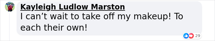 Dolly Parton Has Been Sleeping With Full-On Makeup On Since The ‘80s Dolly Parton Has Been Sleeping With Full-On Makeup On Since The ‘80s