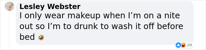 Dolly Parton Has Been Sleeping With Full-On Makeup On Since The ‘80s Dolly Parton Has Been Sleeping With Full-On Makeup On Since The ‘80s