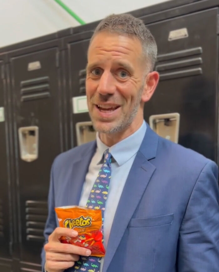 Principal’s Mobile Office Sparks Controversy On Whether This Is Madness Or The Future Of Education Principal’s Mobile Office Sparks Controversy On Whether This Is Madness Or The Future Of Education