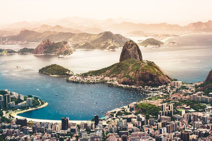 “You Can’t Get Rich Here”: 35 People Reveal The Best And The Worst Thing About Their Countries