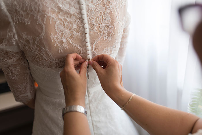 Bride-To-Be Asks If She’s A Jerk For Not Wanting Her Disabled Sister To Wear White To Her Wedding