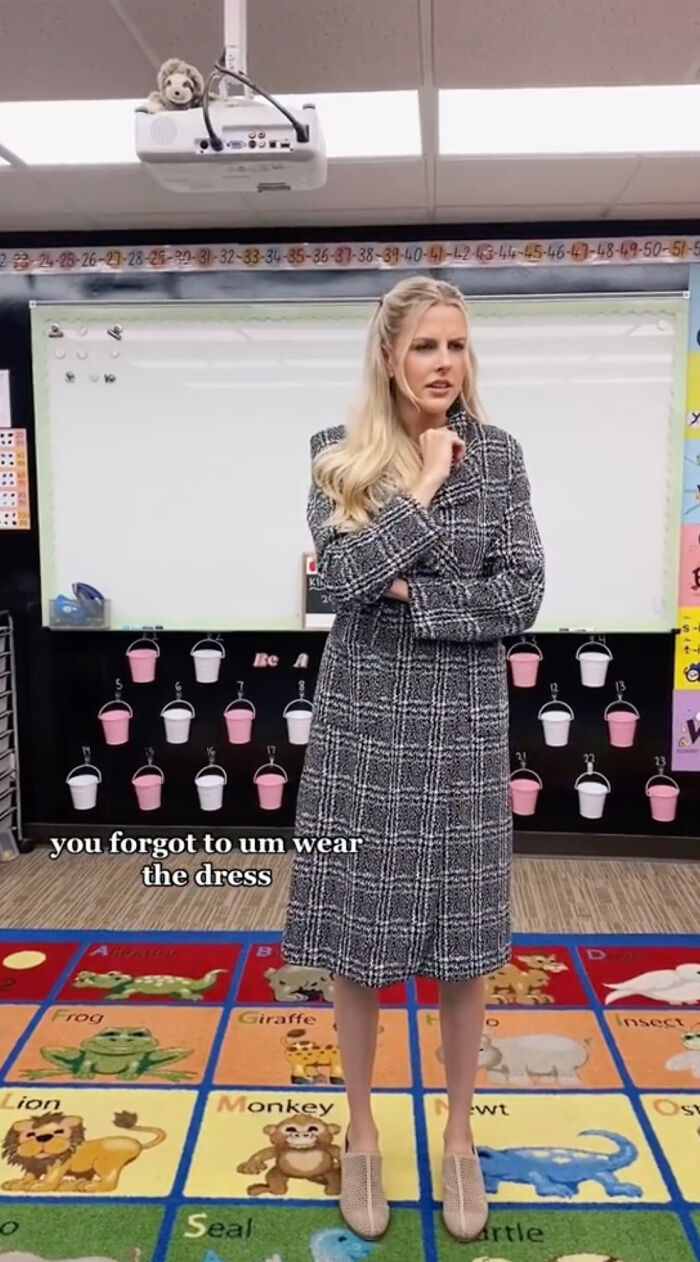 Teacher Gives Students White Dress, They Make It Into A One-Of-A-Kind Dress Teacher Gives Students White Dress, They Make It Into A One-Of-A-Kind Dress
