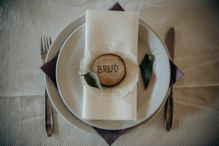 Napkin with name in plate