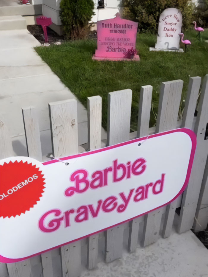 Utah Neighborhood Makes Barbie Fans Weep After Showing Its 'Barbieween' Decor Utah Neighborhood Makes Barbie Fans Weep After Showing Its 'Barbieween' Decor