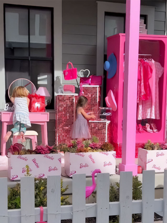 Utah Neighborhood Makes Barbie Fans Weep After Showing Its 'Barbieween' Decor