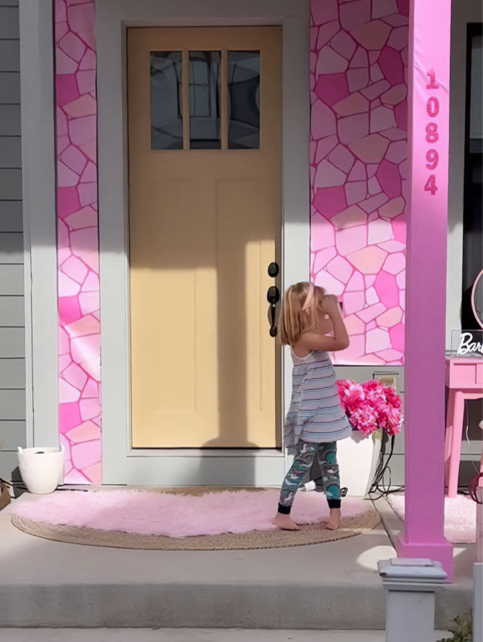 Utah Neighborhood Makes Barbie Fans Weep After Showing Its 'Barbieween' Decor Utah Neighborhood Makes Barbie Fans Weep After Showing Its 'Barbieween' Decor