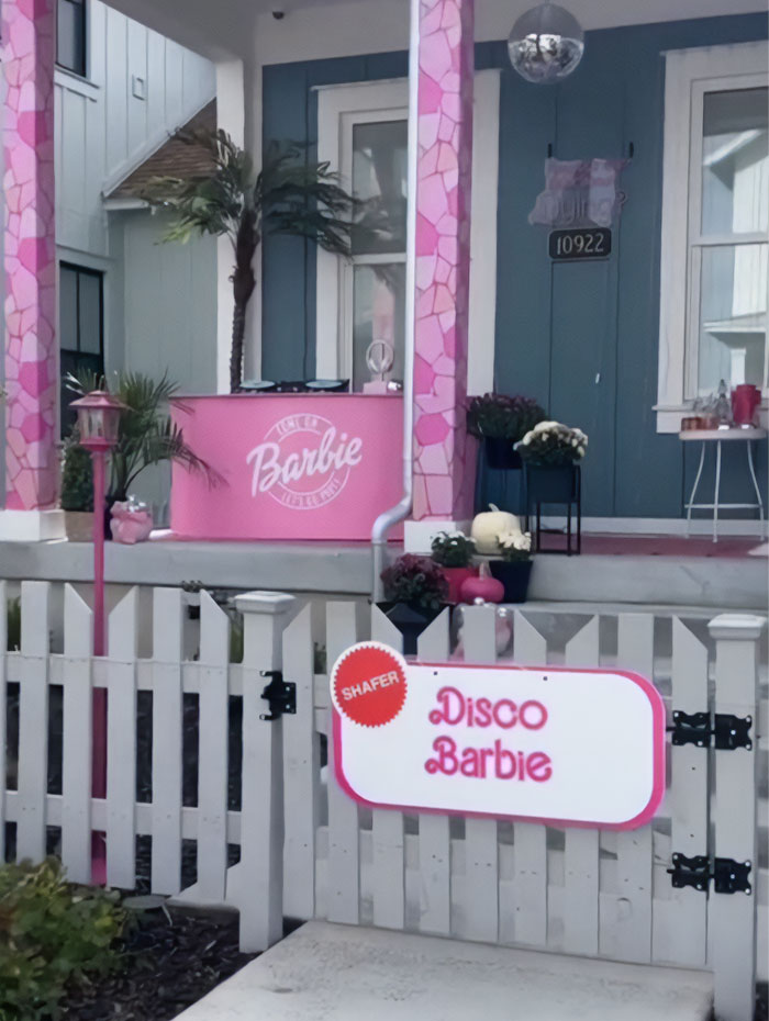 Utah Neighborhood Makes Barbie Fans Weep After Showing Its 'Barbieween' Decor Utah Neighborhood Makes Barbie Fans Weep After Showing Its 'Barbieween' Decor
