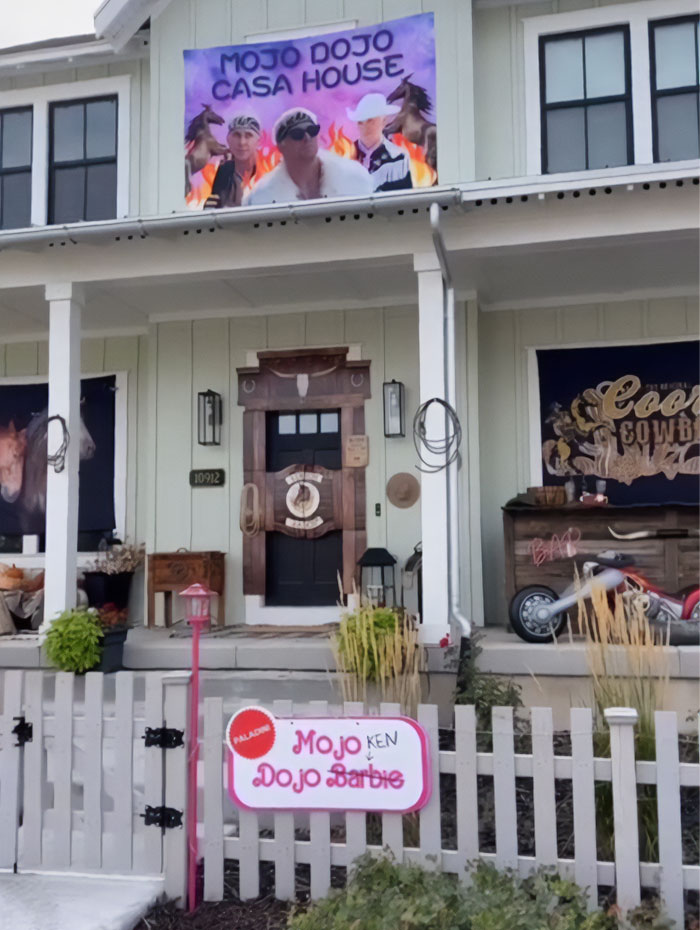 Utah Neighborhood Makes Barbie Fans Weep After Showing Its 'Barbieween' Decor Utah Neighborhood Makes Barbie Fans Weep After Showing Its 'Barbieween' Decor
