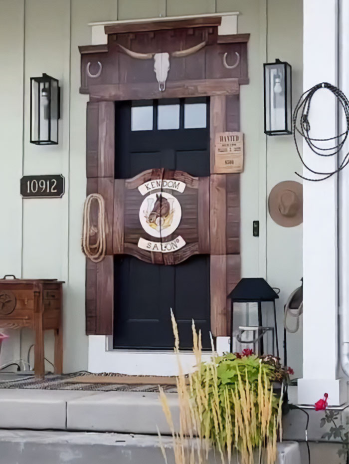 Utah Neighborhood Makes Barbie Fans Weep After Showing Its 'Barbieween' Decor Utah Neighborhood Makes Barbie Fans Weep After Showing Its 'Barbieween' Decor