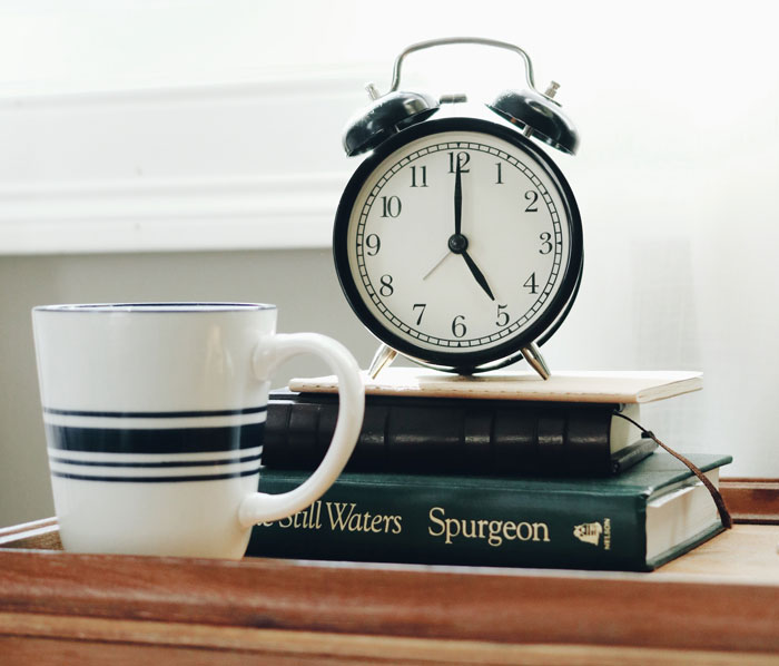 Woman Maliciously Gets Up And Starts Her Day After Roommate's First 5AM Alarm As Petty Revenge Woman Maliciously Gets Up And Starts Her Day After Roommate's First 5AM Alarm As Petty Revenge