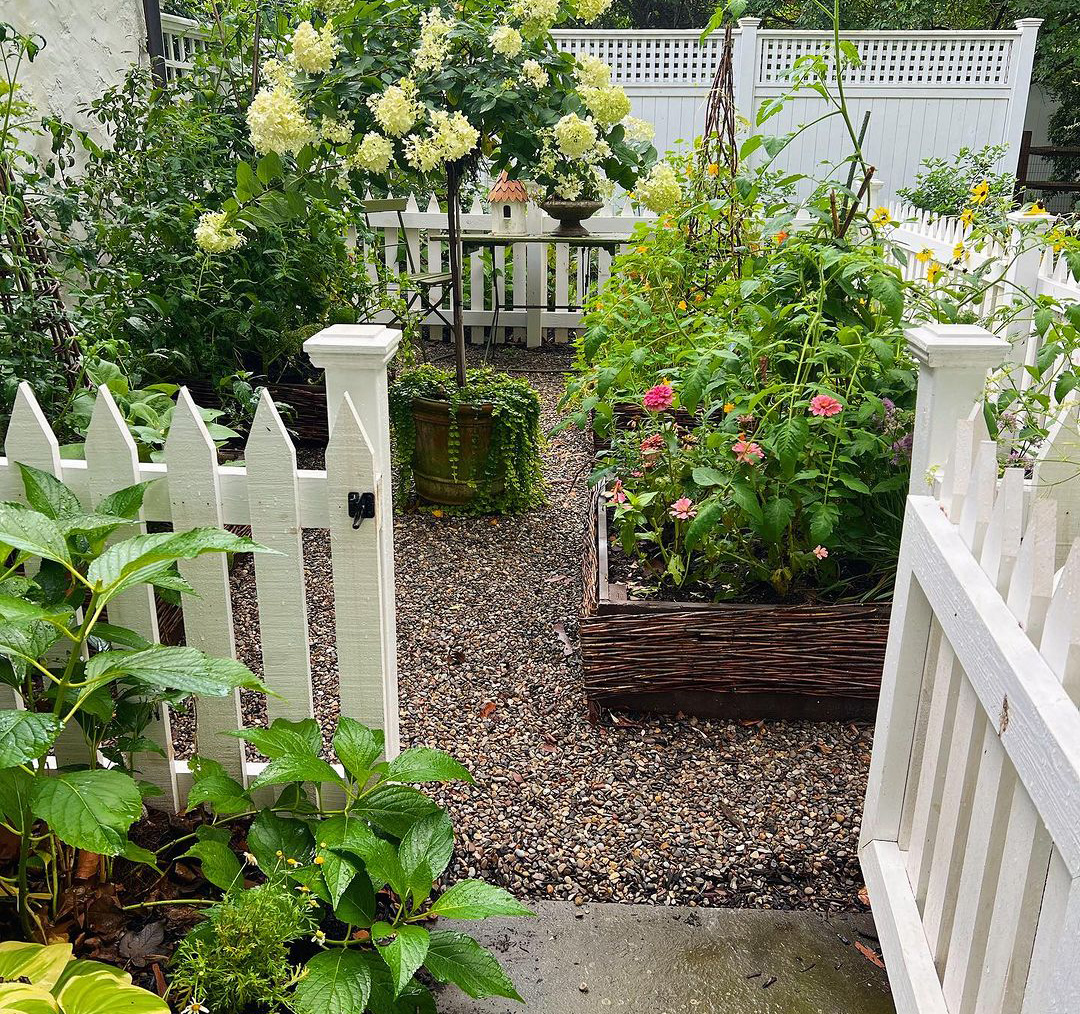 16 White Picket Fence Ideas for a Touch of Timeless Elegance Bored Panda