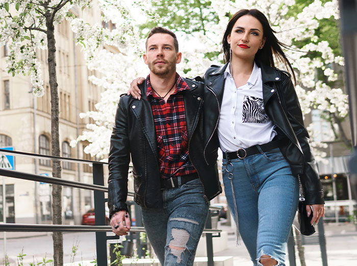 Woman Towers Over Dates After They Lie About Their Height, Throw Fits As She Refuses Second Date Woman Towers Over Dates After They Lie About Their Height, Throw Fits As She Refuses Second Date