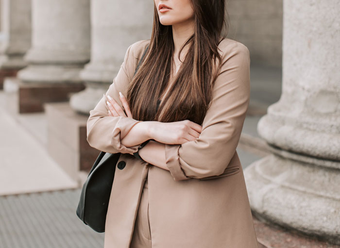 25 Y.O. Keeps Blaming "Pretty Privilege" For Sister's Success, Gets A Reality Check 25 Y.O. Keeps Blaming "Pretty Privilege" For Sister's Success, Gets A Reality Check