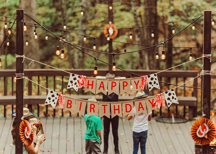 Woman Finds Out Her Friends Hated Her Birthday Parties From Accidental Texts